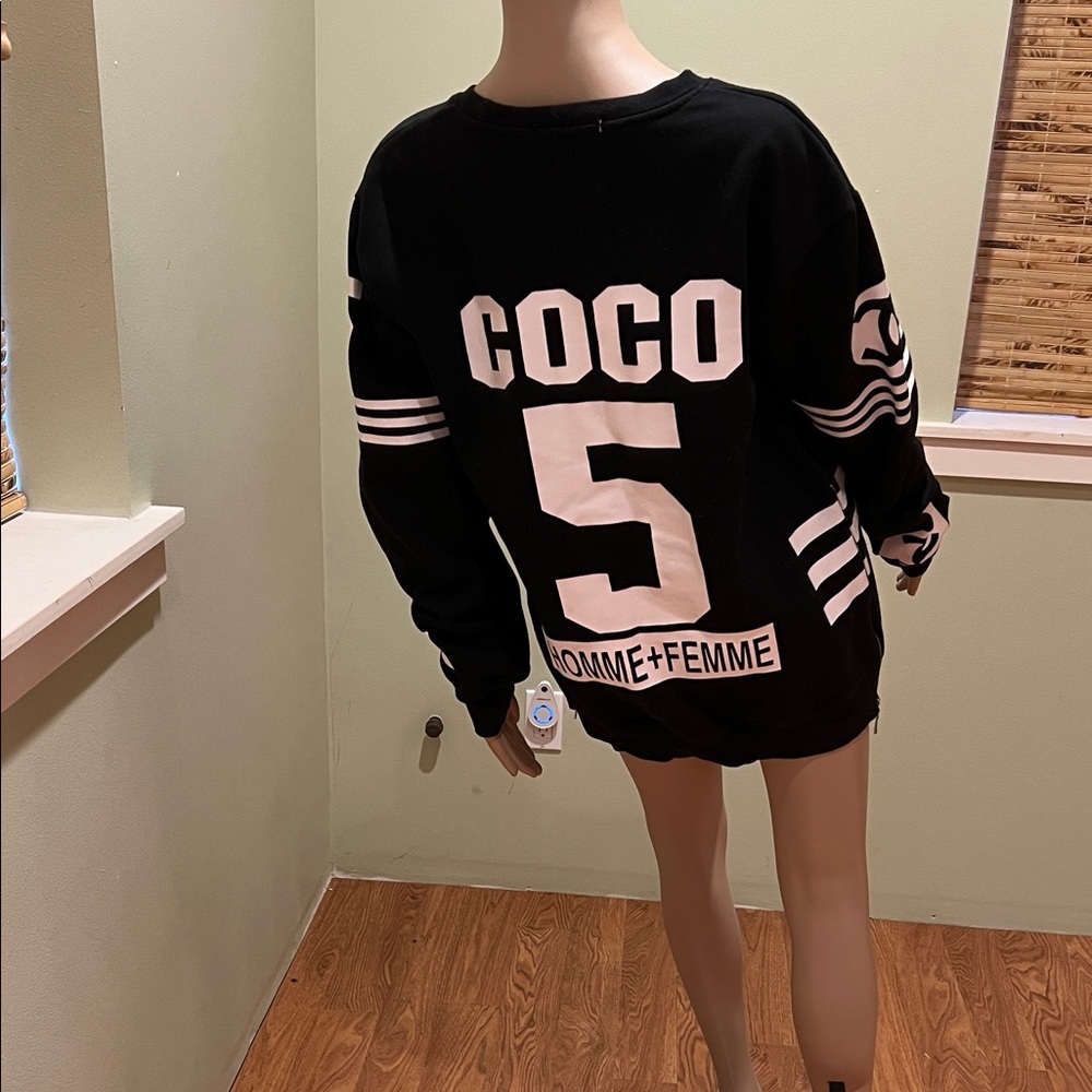Black and White Logo Sweatshirt With Zippers on Sides XL - Picture 3 of 8
